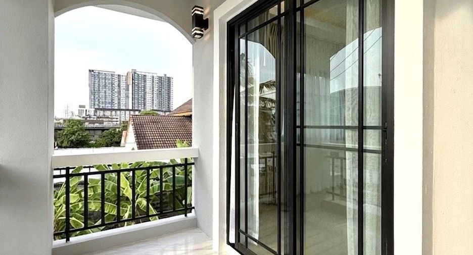 À vendre 4 chambres maison à Bang Khae, Bangkok