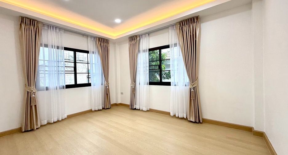 À vendre 4 chambres maison à Bang Khae, Bangkok
