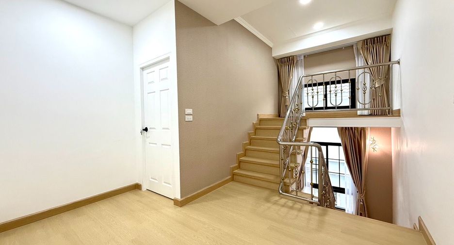 À vendre 4 chambres maison à Bang Khae, Bangkok