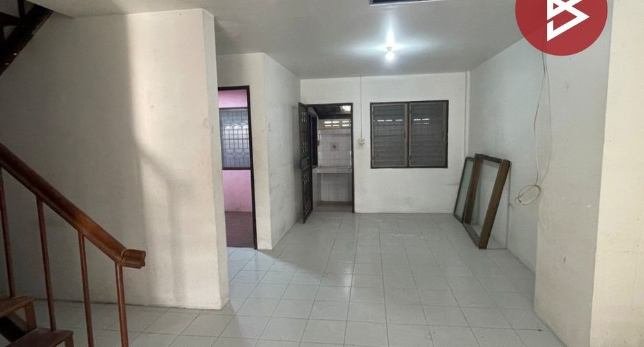 Продажа 4 спальни таунхаус в Mueang Chon Buri, Чонбури