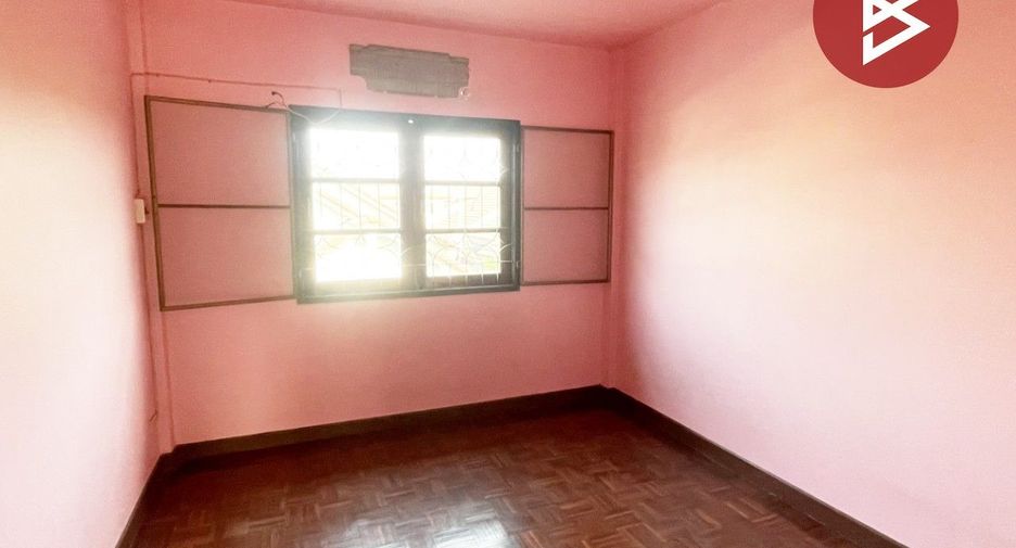 Продажа 4 спальни таунхаус в Mueang Chon Buri, Чонбури
