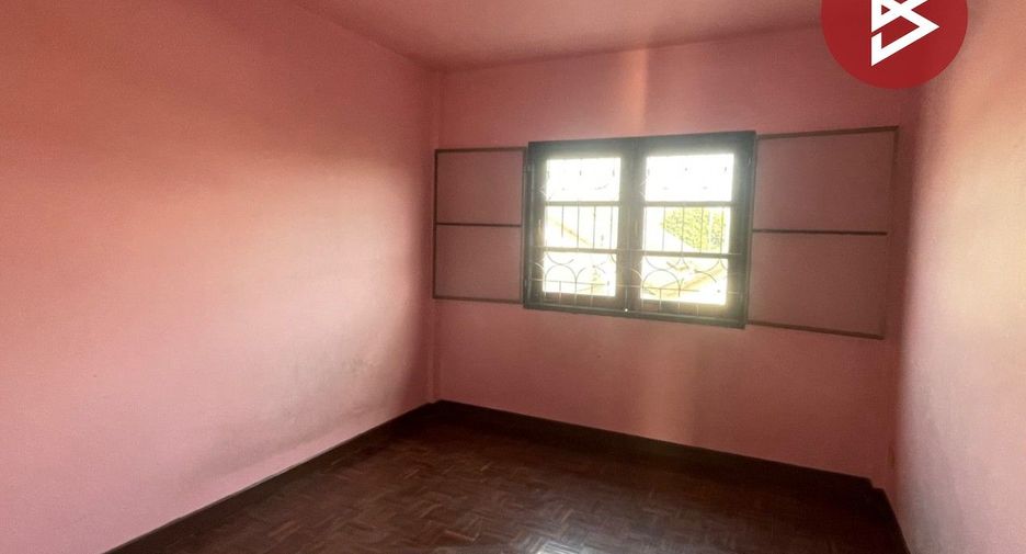 Продажа 4 спальни таунхаус в Mueang Chon Buri, Чонбури