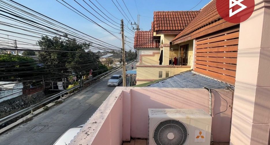 Продажа 4 спальни таунхаус в Mueang Chon Buri, Чонбури