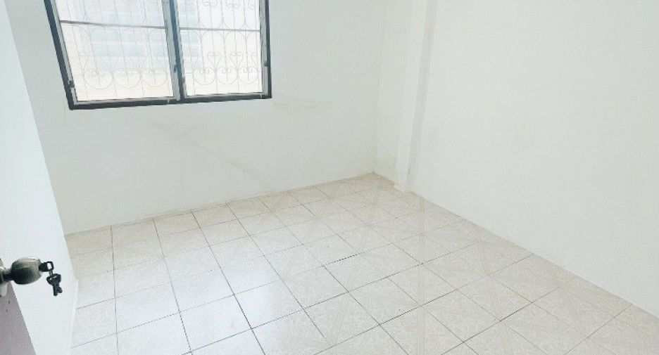 Casa adosada en venta de 2 habitaciones en Mueang Samut Sakhon, Samut Sakhon