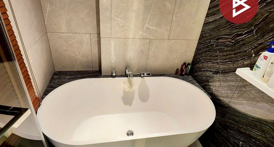 For sale 2 ベッドルーム condo in Watthana, Bangkok