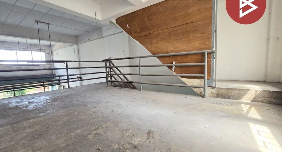 For sale 3 bedrooms retail Space in Lat Krabang, Bangkok