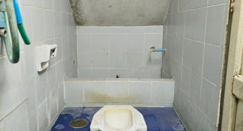 For sale 3 bedrooms retail Space in Lat Krabang, Bangkok