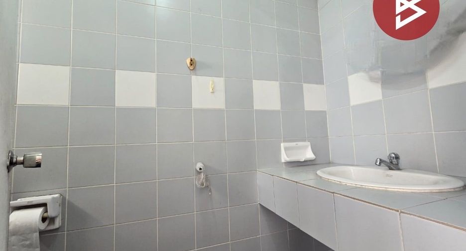 For sale 3 bedrooms retail Space in Lat Krabang, Bangkok