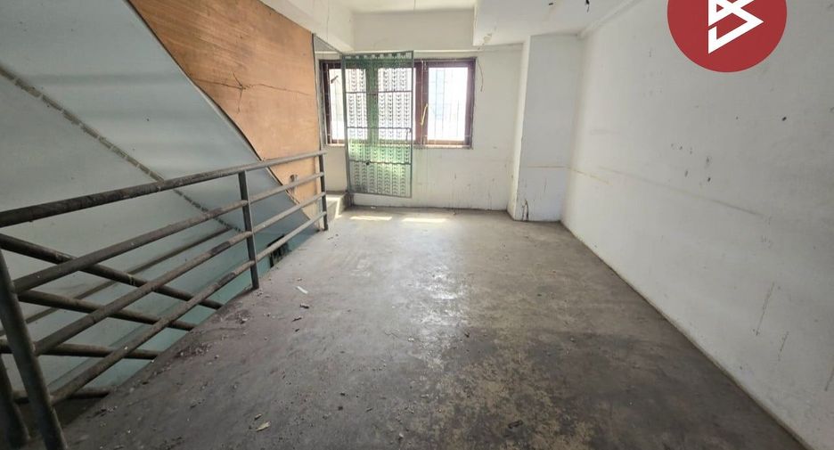 For sale 3 bedrooms retail Space in Lat Krabang, Bangkok