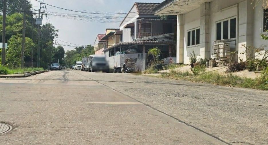 For sale 3 bedrooms retail Space in Lat Krabang, Bangkok