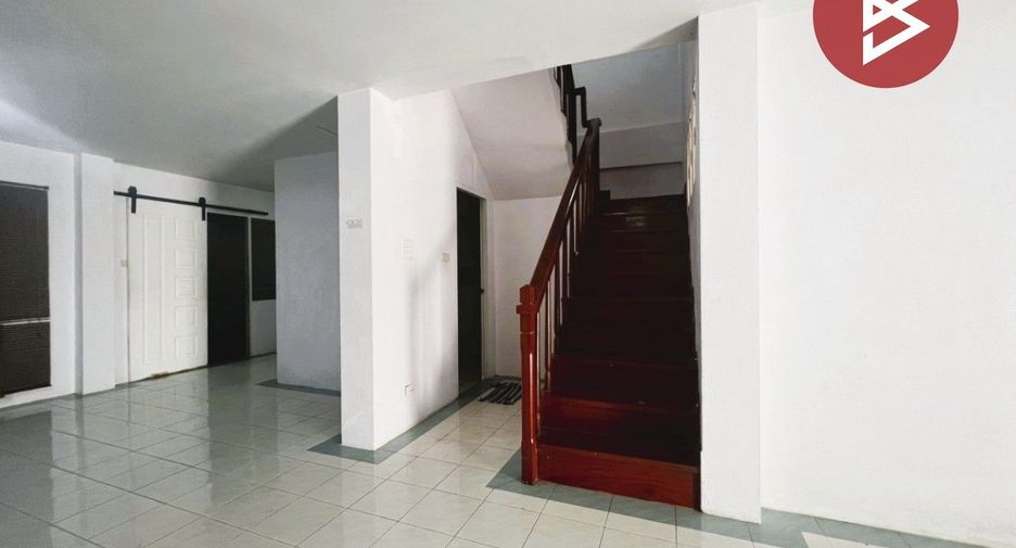 Продажа 3 спальни таунхаус в Mueang Chon Buri, Чонбури