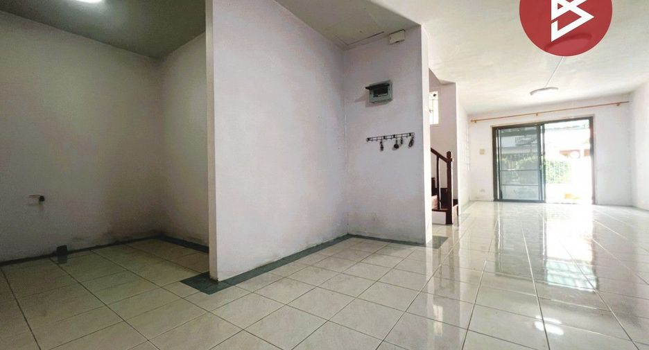 Продажа 3 спальни таунхаус в Mueang Chon Buri, Чонбури