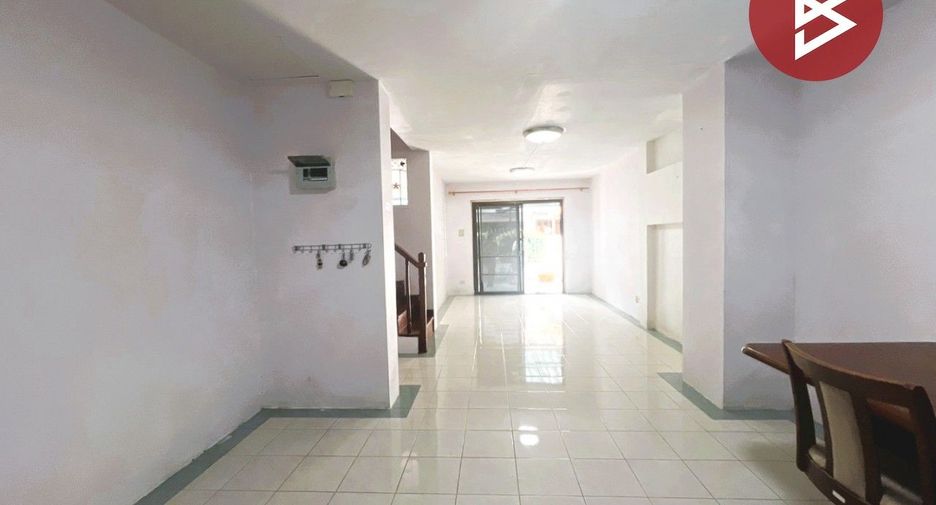 Продажа 3 спальни таунхаус в Mueang Chon Buri, Чонбури