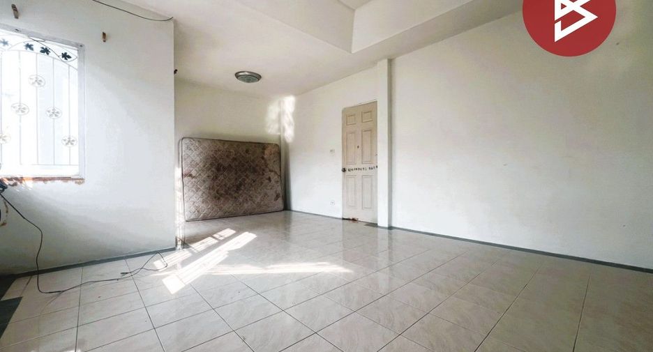 Продажа 3 спальни таунхаус в Mueang Chon Buri, Чонбури