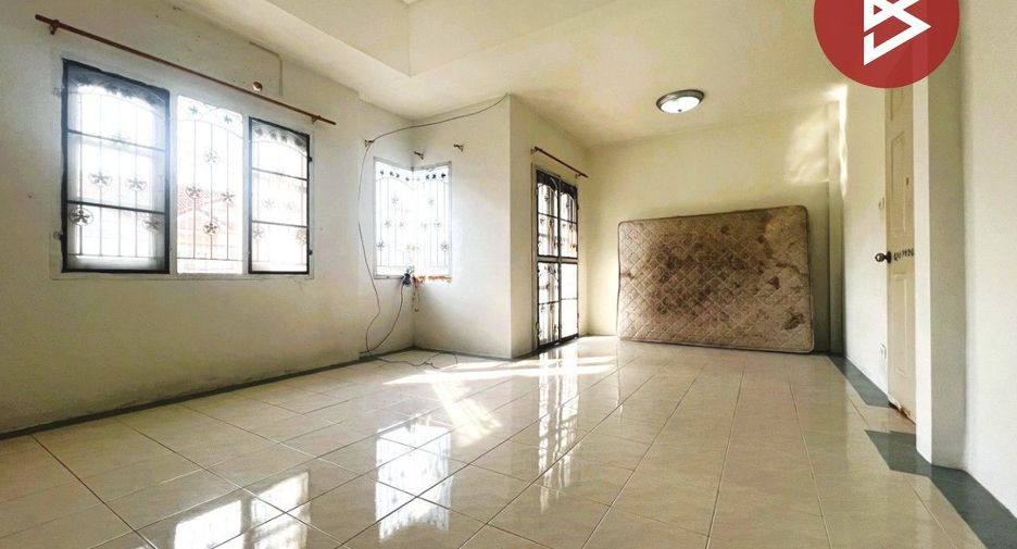 Продажа 3 спальни таунхаус в Mueang Chon Buri, Чонбури