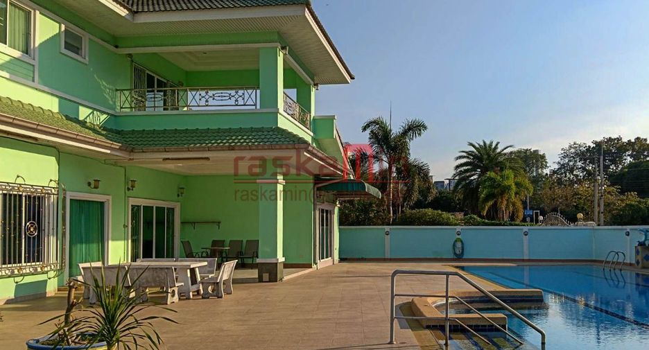 For rent 5 bedrooms villa in Bang Lamung, Chonburi