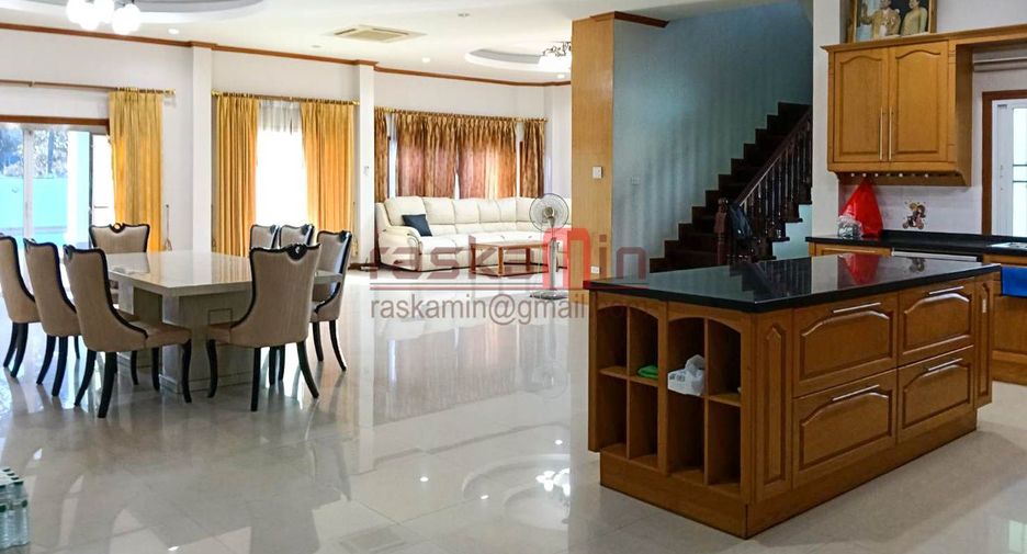For rent 5 bedrooms villa in Bang Lamung, Chonburi