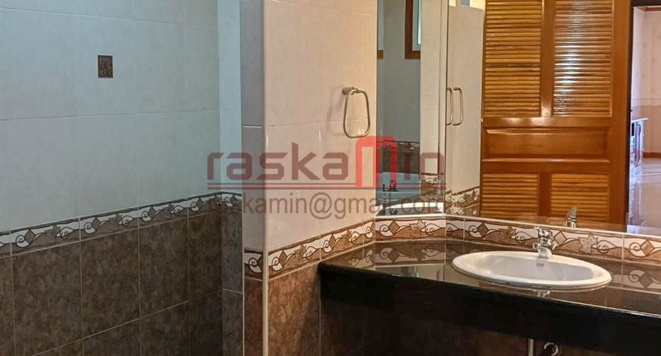 For rent 5 bedrooms villa in Bang Lamung, Chonburi