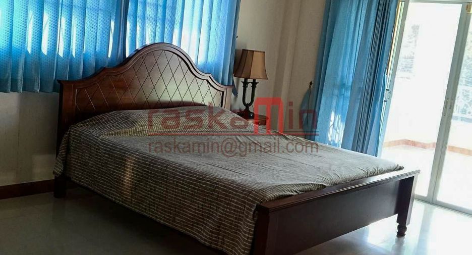 For rent 5 bedrooms villa in Bang Lamung, Chonburi