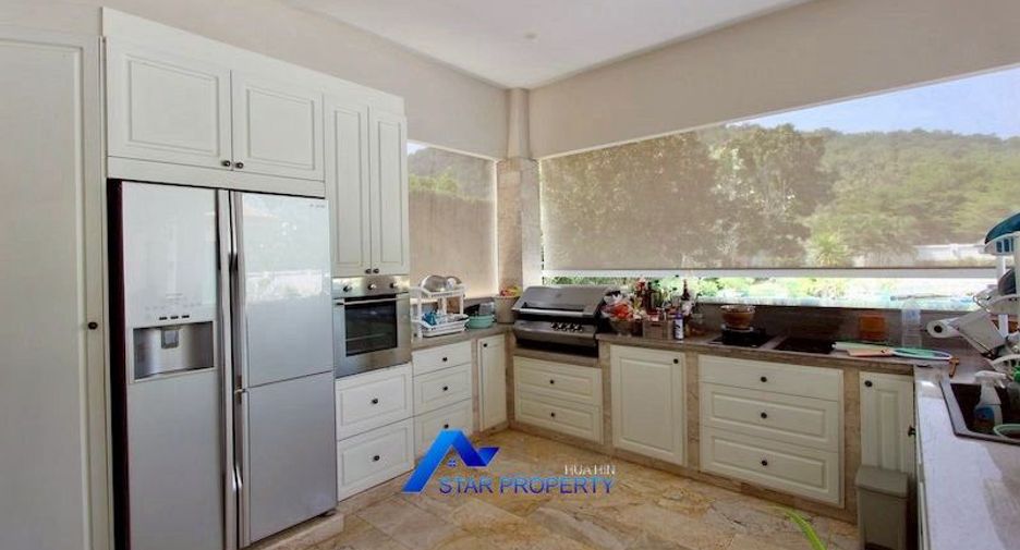 For sale 7 bedrooms villa in Sam Roi Yot, Prachuap Khiri Khan