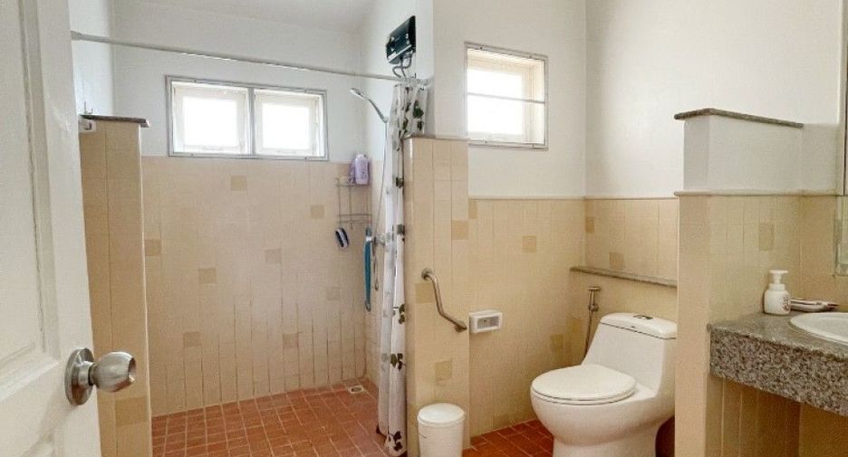 For sale 4 bedrooms house in Thanyaburi, Pathum Thani
