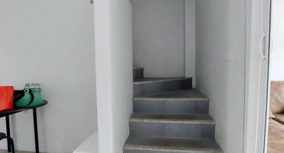 Casa adosada en venta de 2 habitaciones en Mueang Nakhon Si Thammarat, Nakhon Si Thammarat