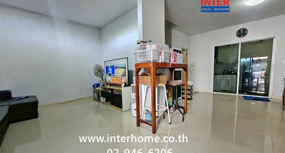 Casa adosada en venta de 3 habitaciones en Mueang Pathum Thani, Pathum Thani