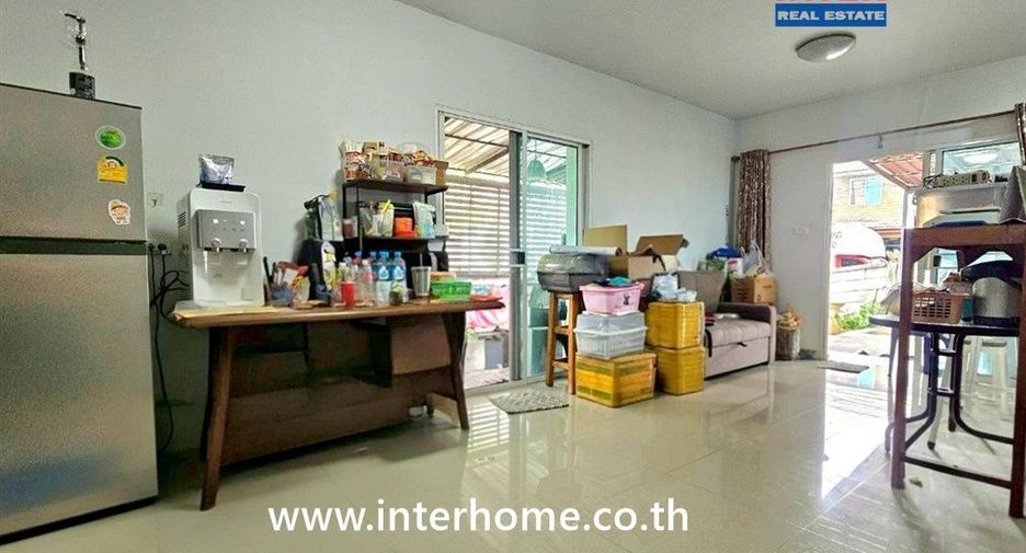 Casa adosada en venta de 3 habitaciones en Mueang Pathum Thani, Pathum Thani