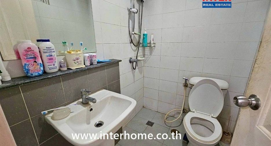 Casa adosada en venta de 3 habitaciones en Mueang Pathum Thani, Pathum Thani