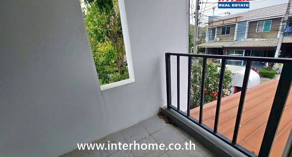 Casa adosada en venta de 3 habitaciones en Mueang Pathum Thani, Pathum Thani