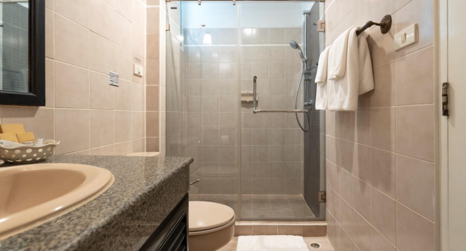 For rent 2 bedrooms apartment in Khlong Toei, Bangkok