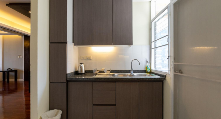 For rent 2 bedrooms apartment in Khlong Toei, Bangkok