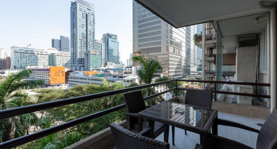 For rent 2 bedrooms apartment in Khlong Toei, Bangkok
