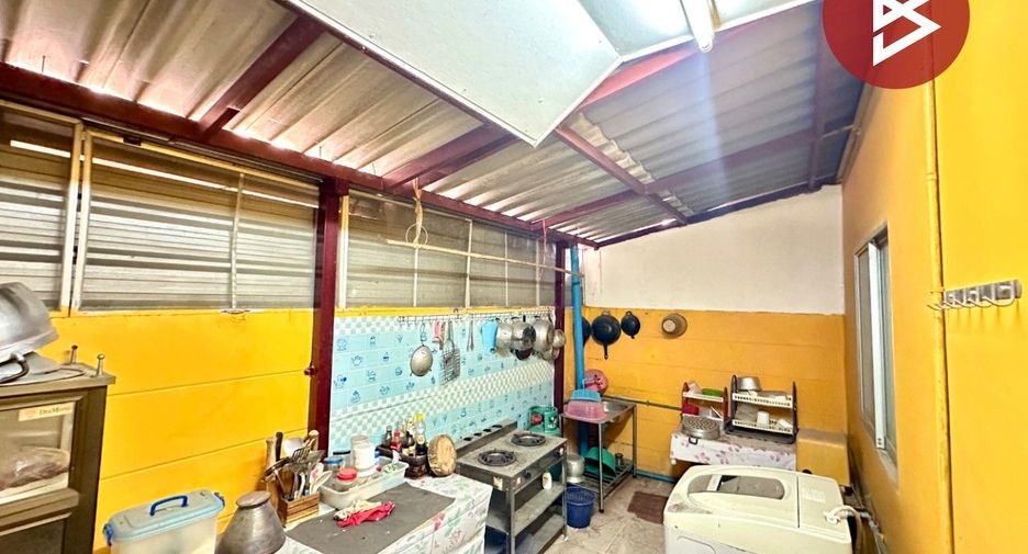For sale 4 ベッドルーム townhouse in Mueang Samut Sakhon, Samut Sakhon