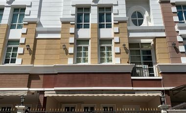 For rent and for sale 3 bedrooms townhouse in Bang Na, Bangkok
