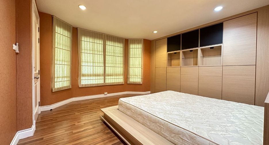 For rent and for sale 3 bedrooms townhouse in Bang Na, Bangkok