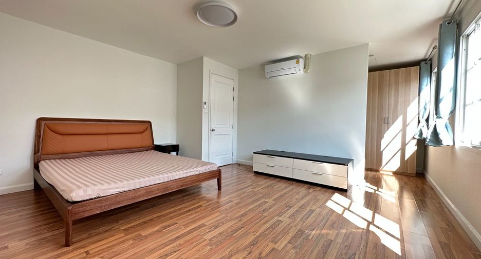 For rent and for sale 3 bedrooms townhouse in Bang Na, Bangkok
