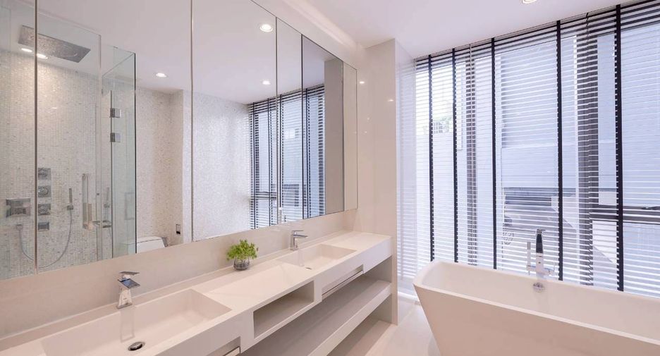 For rent and for sale 2 bedrooms condo in Khlong Toei, Bangkok
