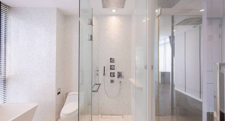 For rent and for sale 2 bedrooms condo in Khlong Toei, Bangkok
