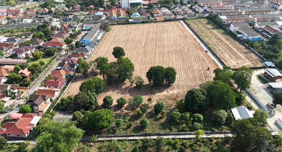 出售 土地 在 Si Racha, Chon Buri