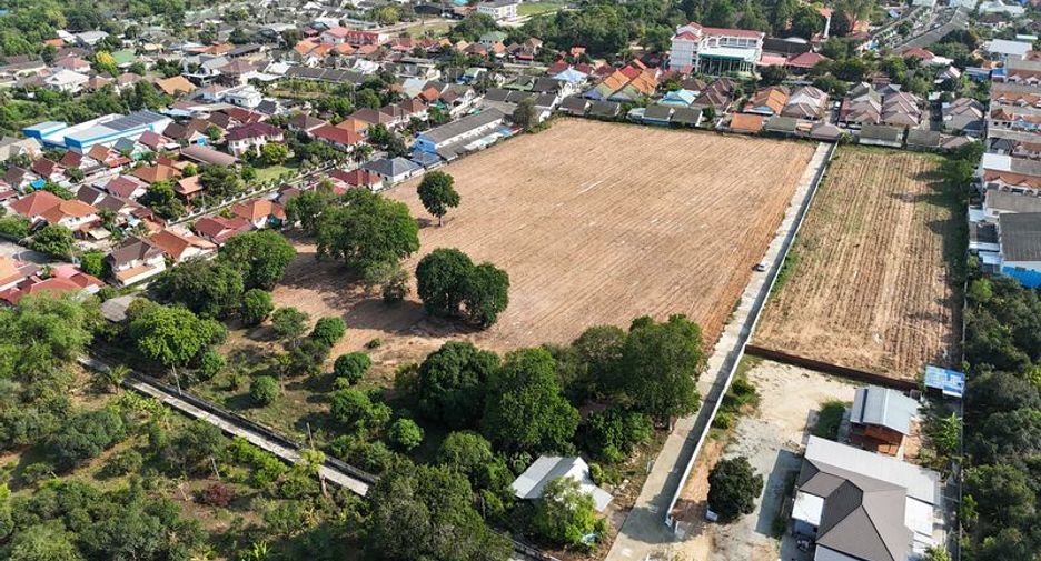 出售 土地 在 Si Racha, Chon Buri