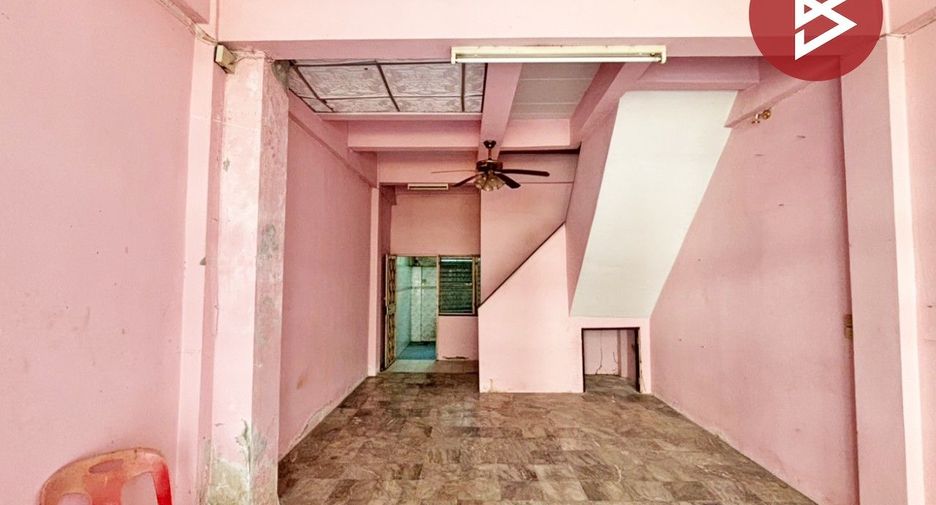 Casa adosada en venta de 3 habitaciones en Thung Khru, Bangkok