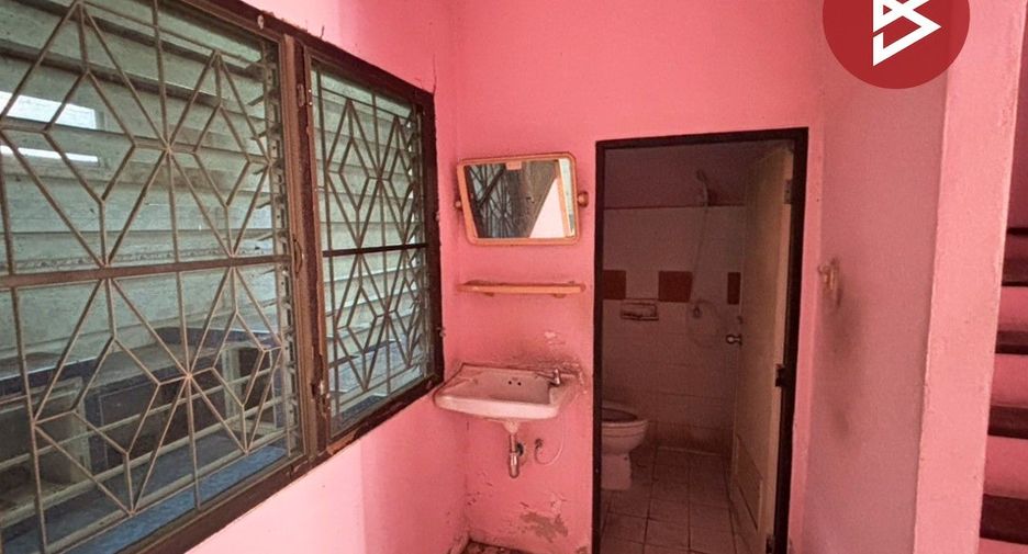 Casa adosada en venta de 3 habitaciones en Thung Khru, Bangkok