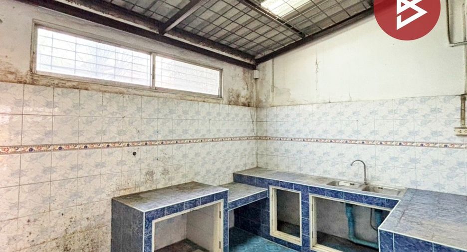 Casa adosada en venta de 3 habitaciones en Thung Khru, Bangkok