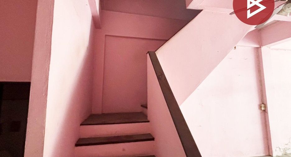Casa adosada en venta de 3 habitaciones en Thung Khru, Bangkok