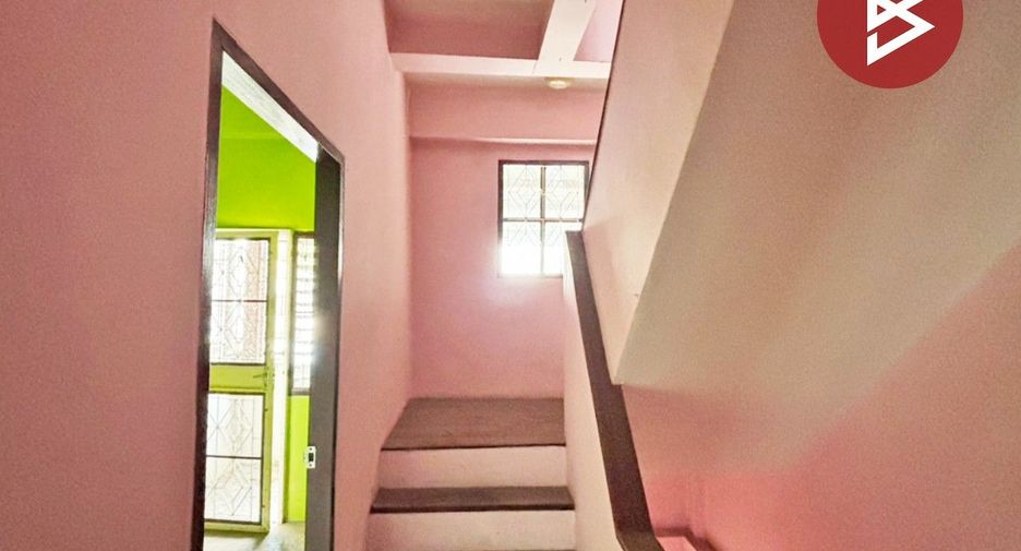Casa adosada en venta de 3 habitaciones en Thung Khru, Bangkok