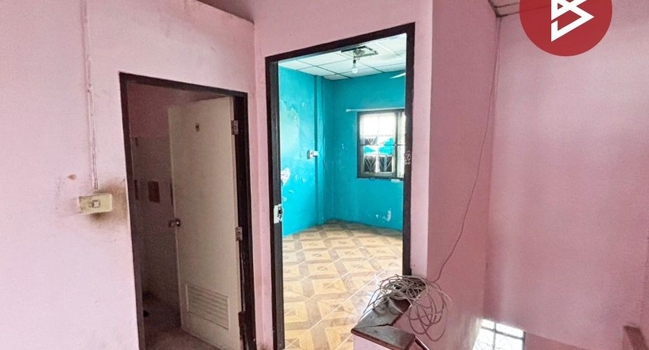 Casa adosada en venta de 3 habitaciones en Thung Khru, Bangkok