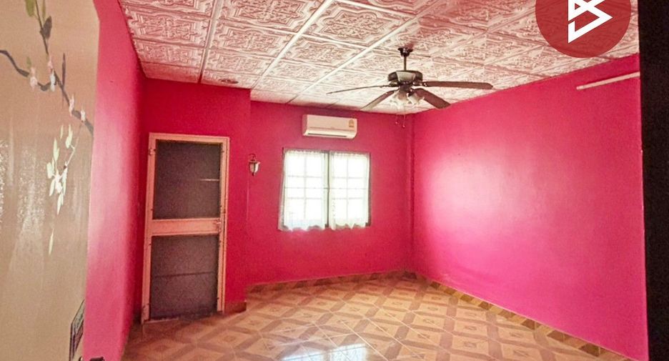 Casa adosada en venta de 3 habitaciones en Thung Khru, Bangkok