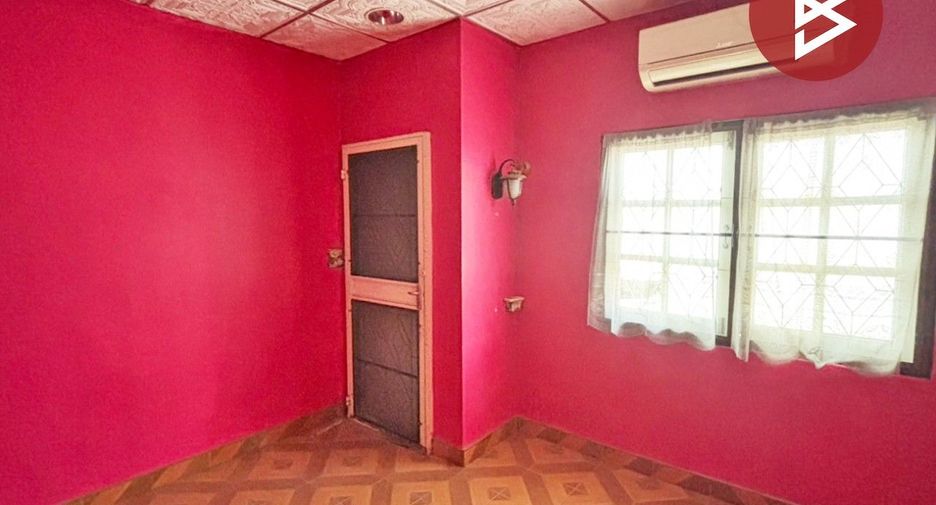 Casa adosada en venta de 3 habitaciones en Thung Khru, Bangkok