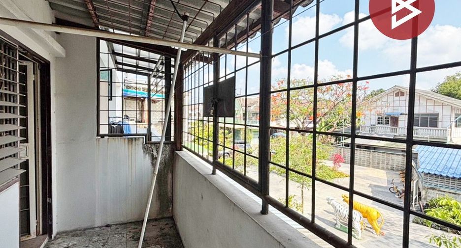 Casa adosada en venta de 3 habitaciones en Thung Khru, Bangkok
